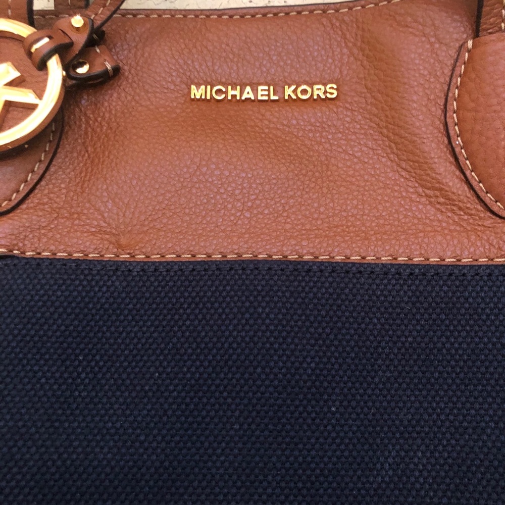 NWT Michael Kors Large East/West Drawstring Tote - Picture 2 of 5